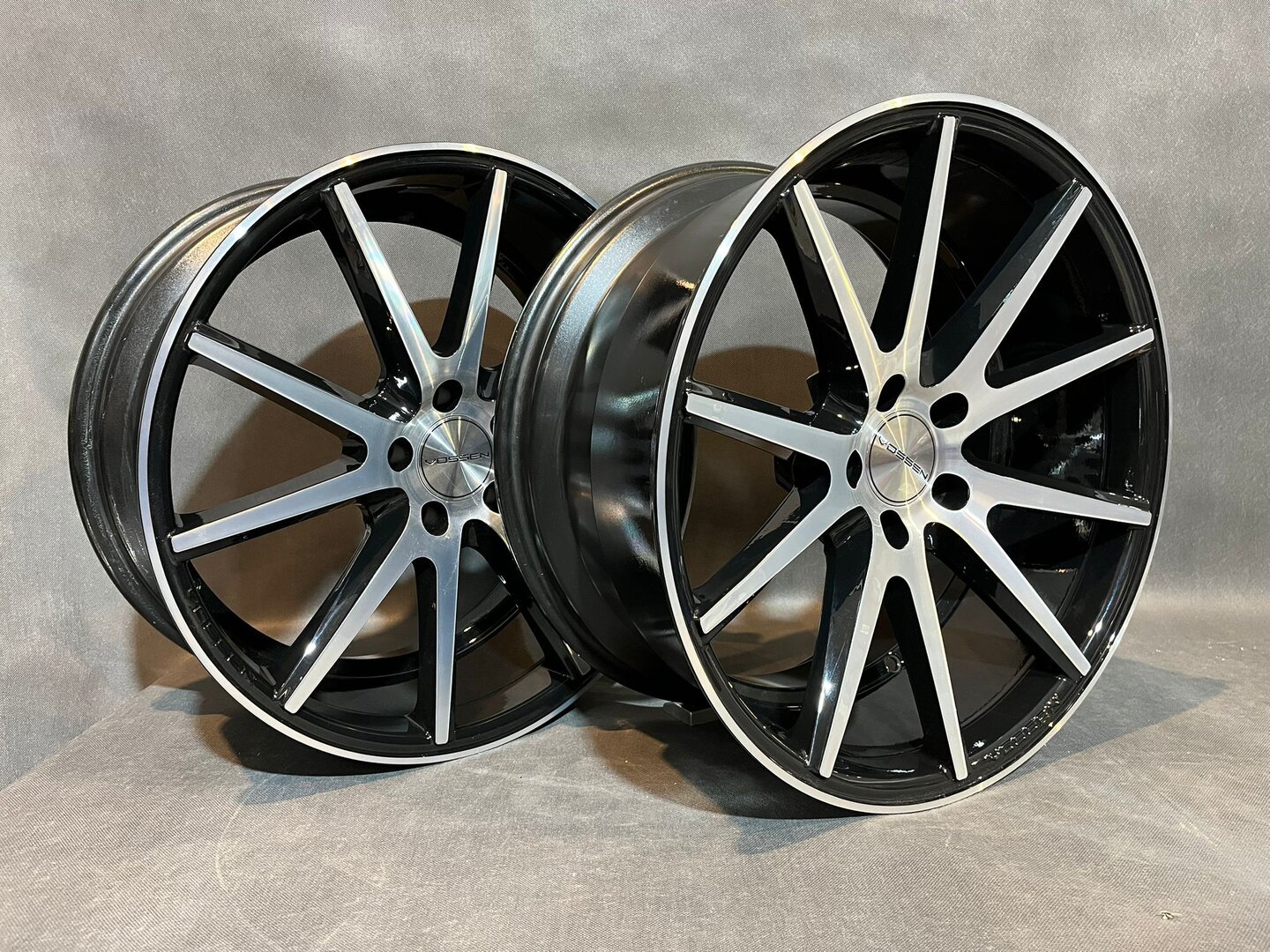 Vossen VFS-1 19" 8,5J ET25 + 9,5J ET10 5x112 Gloss Black Polished - obrazek 4