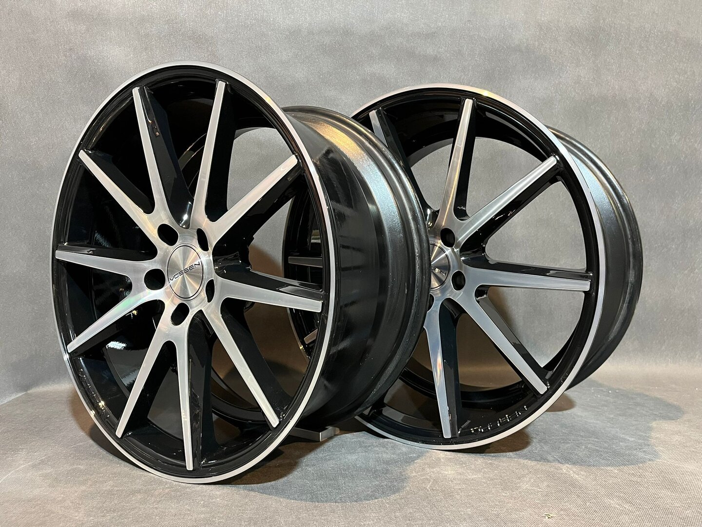Vossen VFS-1 19" 8,5J ET25 + 9,5J ET10 5x112 Gloss Black Polished - obrazek 5