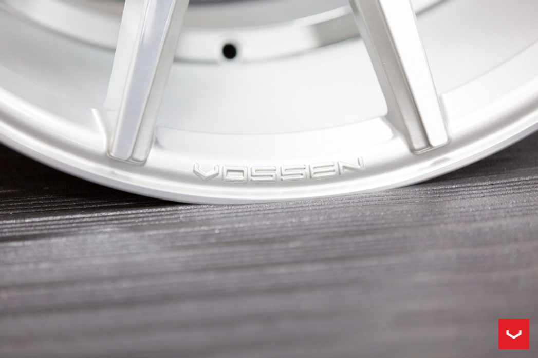 Vossen VFS-1 20" 8,5J ET44 + 11J ET55 5x130 Silver Brushed - obrazek 10