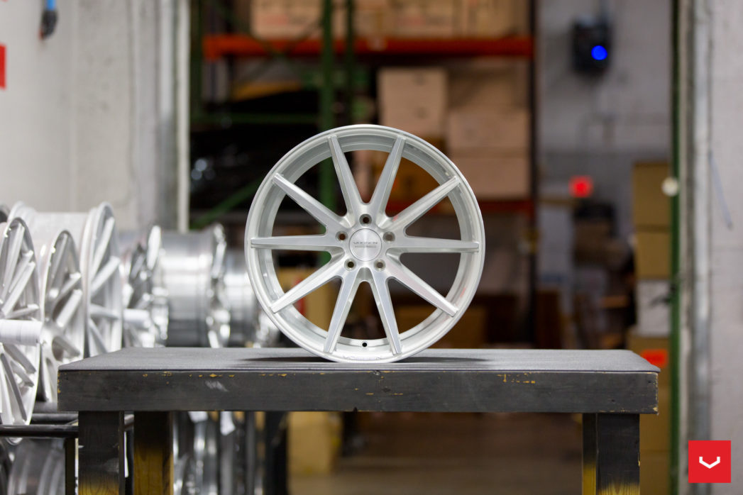 Vossen VFS-1 20" 9J ET25/ET32 + 10,5J ET30/ET36/ET42 5x112 Silver Brushed - obrazek 5