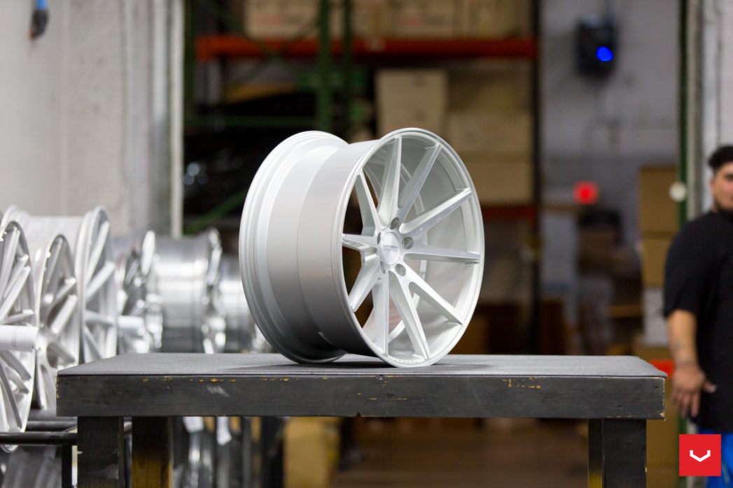 Vossen VFS-1 21" 9J ET25/ET32 + 10,5J ET30/ET42 5x112 Silver Brushed - obrazek 7