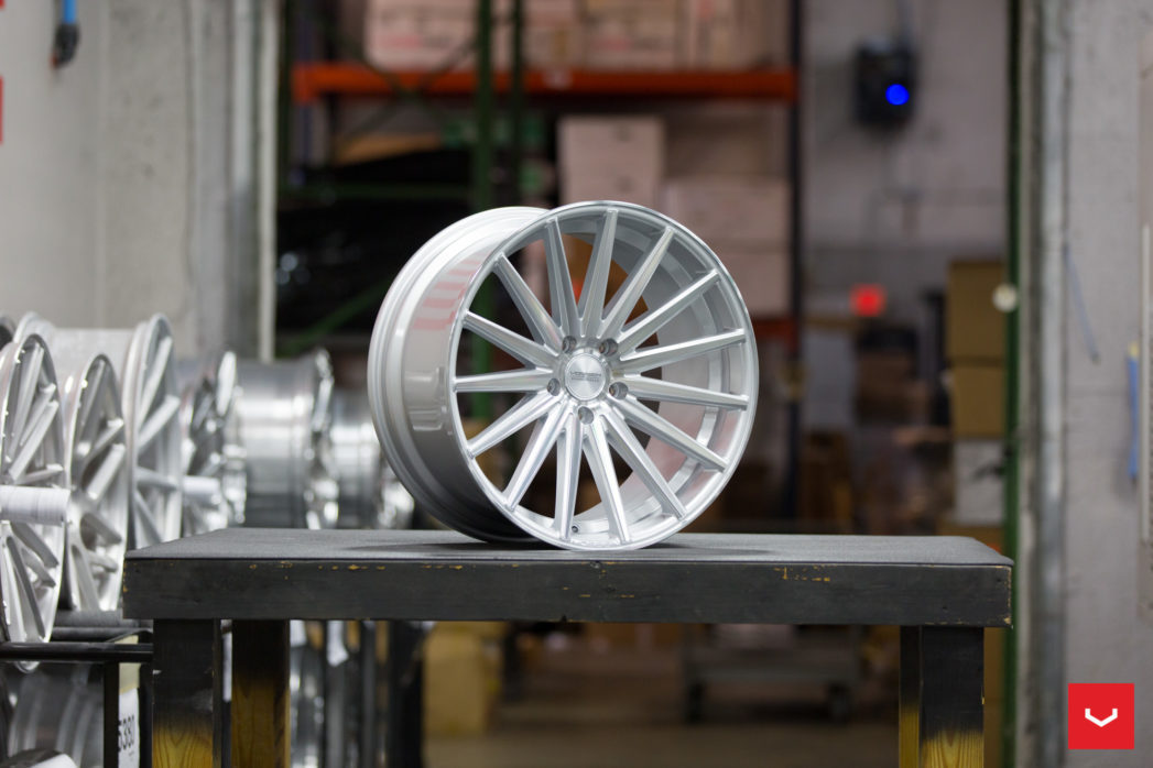 Vossen VFS-2 19" 8,5J ET30/ET45 + 10J ET36/ET50 5x112 Silver Polished - obrazek 7
