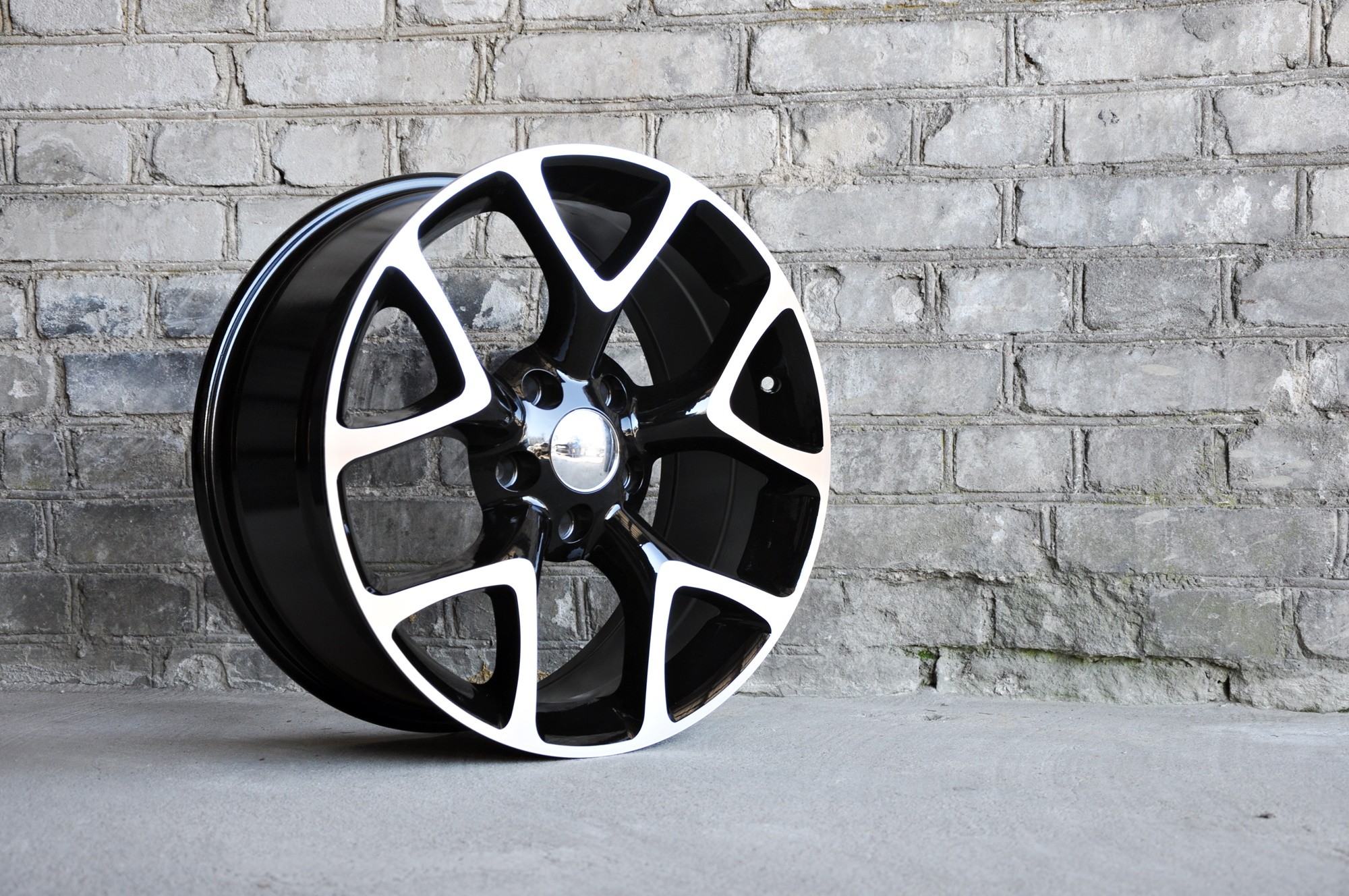 Model: 076/236/502/541 16" 6.5J ET39 5x105 MB - obrazek 3