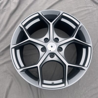 Carbonado Fancy 18" 8J ET40 5x112 Satin Graphite